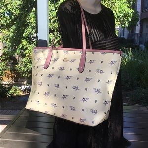 coach shark tote
